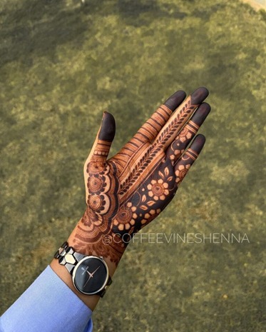 Simple Front Hand Mehndi Idea